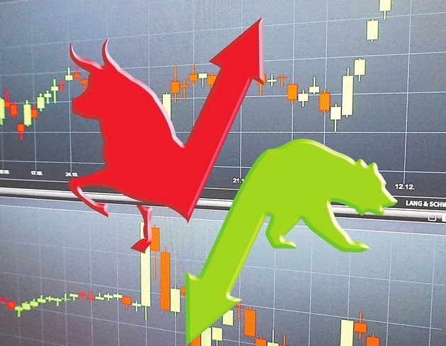 COMEX黄金期货日内跌超3%；离岸人民币对美元汇率大涨丨金融早参